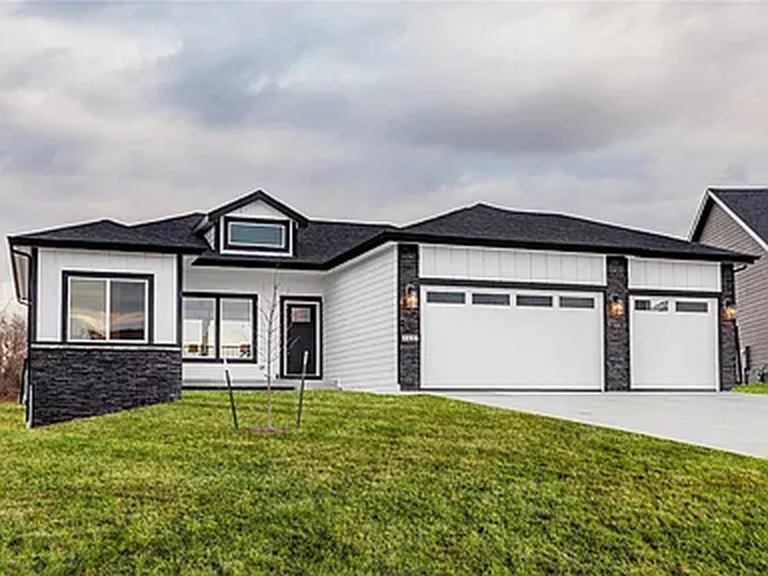 Azalea II home by DS Solid Construction
